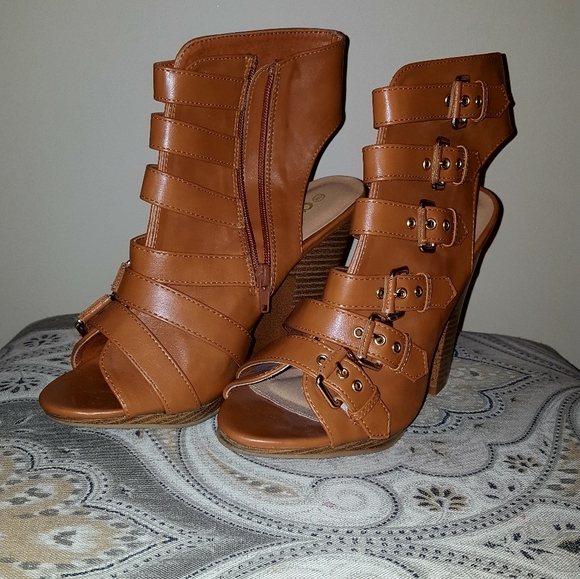 Deb Peep-Toe Mules/ Block Heels - Picture 2 of 7